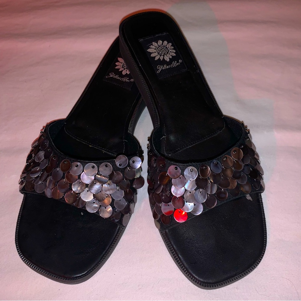 Yellow Box Latoya Black Sandals!!